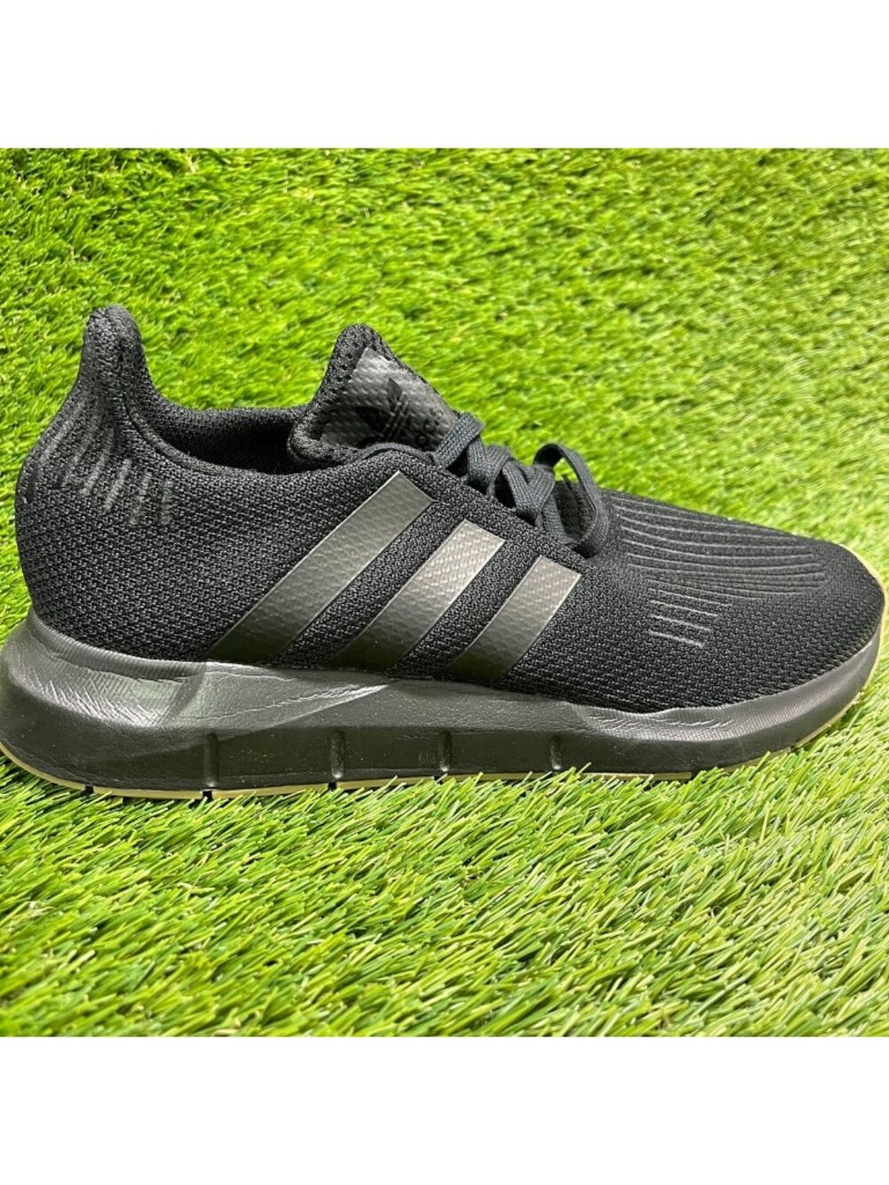 Adidas Swift Run Mens Size 9 Black Gum Athletic Running Walking Shoes Sneakers